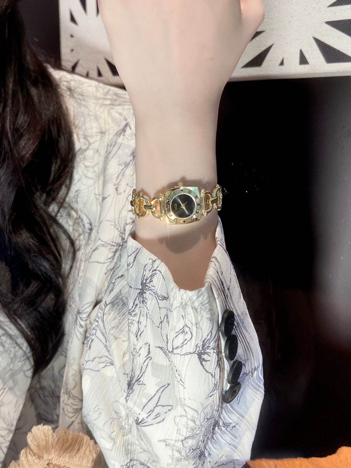 Women's Retro Small Square Bracelet Watch - Stylish & Versatile Accessory - Buy Center