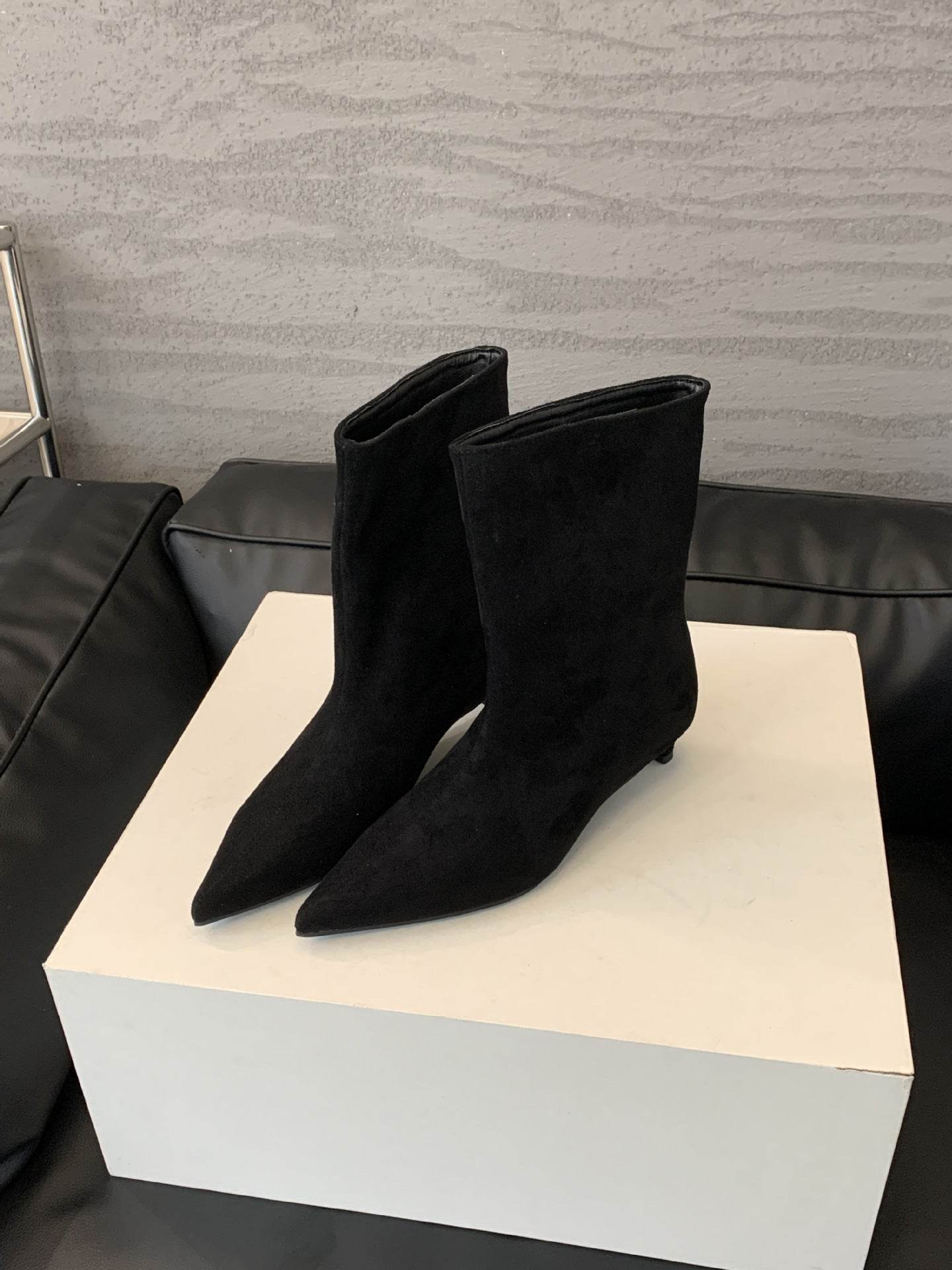 Stylish Low Heel French Retro Ankle Boots - Suede Design for Women - Buy Center